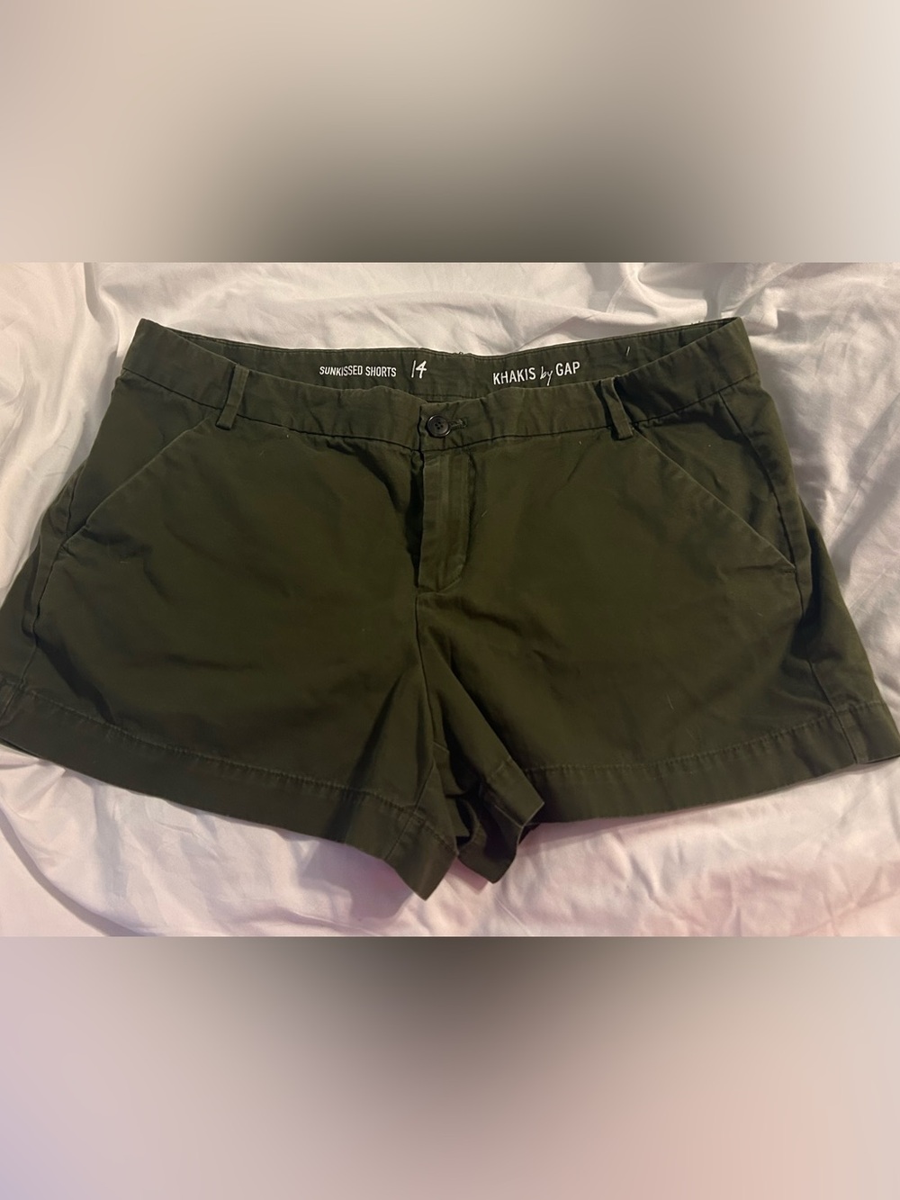 Gap Khakis Sunkissed Women's Shorts in Olive Green - Size 14